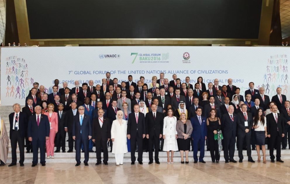 Präsident Ilham Aliyev nimmt an der offiziellen Eröffnung des 7. Globalen Forums der UN0C teil
