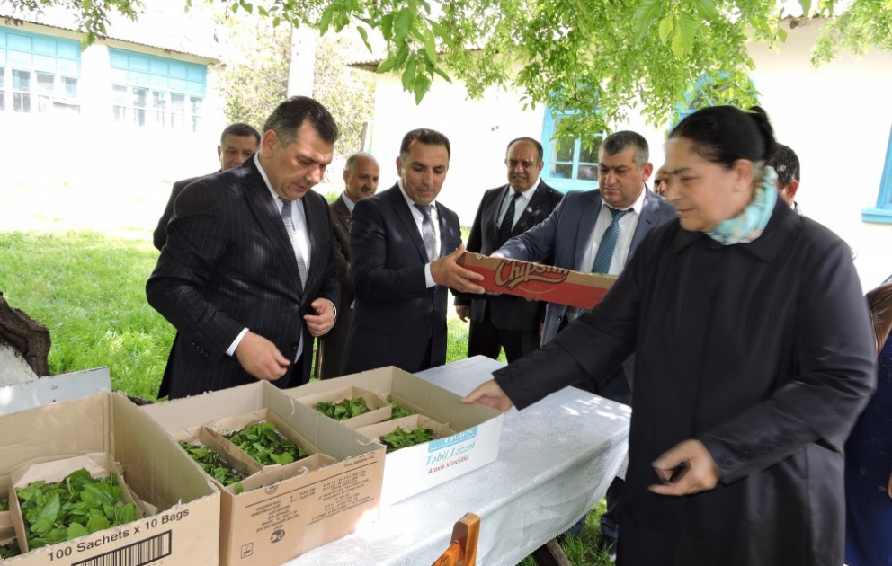 Baramaçılıqla məşğul olmaq istəyən fermerlərə ipək qurdları paylanıb