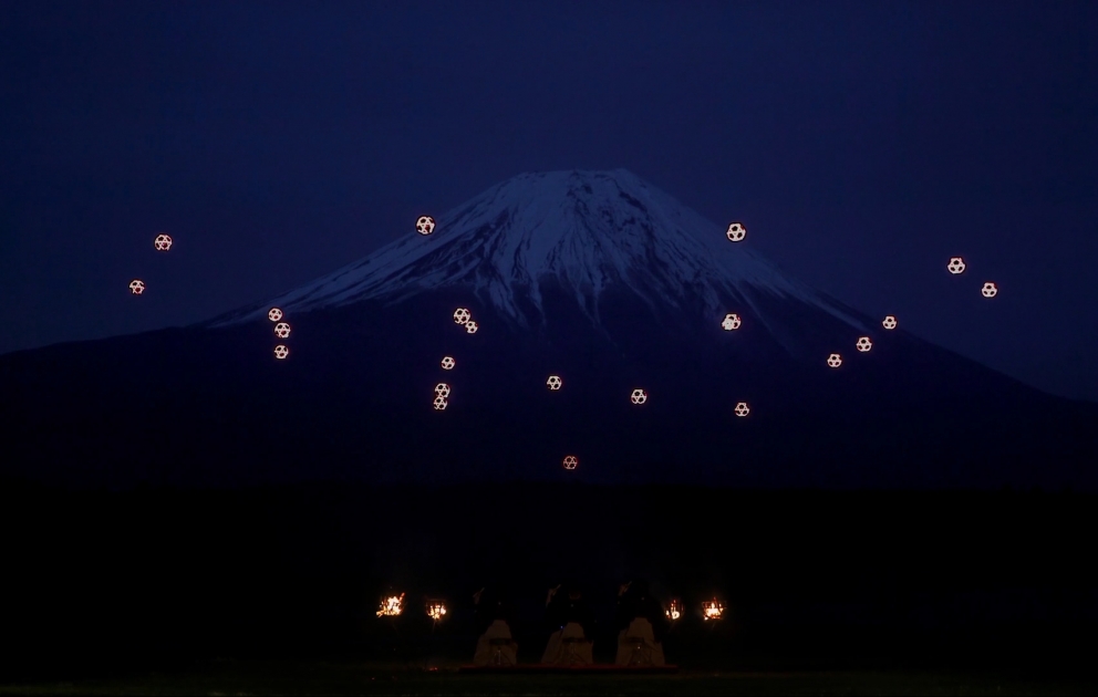 La danse des drones devant le Mont Fuji