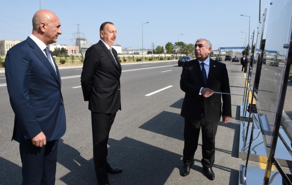 Le président Ilham Aliyev s’est familiarisé avec les travaux de voirie dans la rue Mikayil Aliyev de Bakou