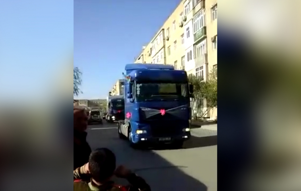 Оригинальный свадебный кортеж удивил Баку