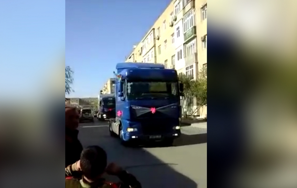 Lökbatanda qeyri-adi toy karvanı