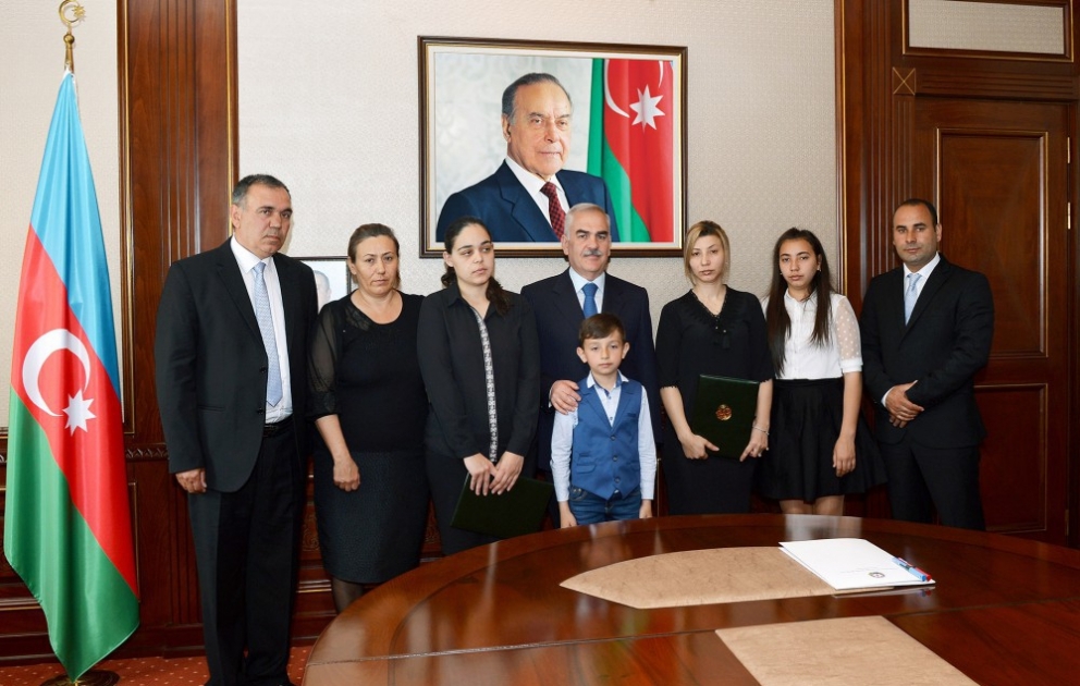 Naxçıvanda şəhid ailələrinə mənzillər təqdim olunub