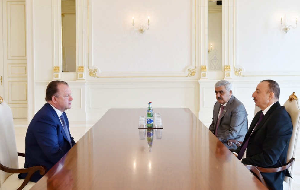 Aserbaidschans Präsident Ilham Aliyev empfängt Präsident von Internationaler Judo-Föderation