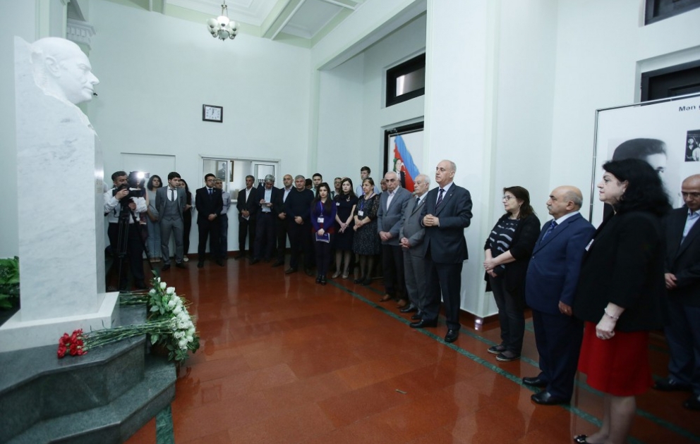 В АЗЕРТАДЖ открылась фотовыставка, отражающая содержательную жизнь и деятельность великого лидера Гейдара Алиева