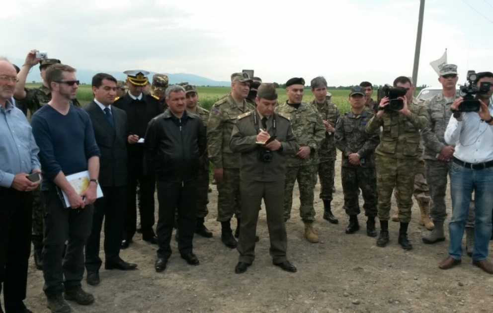 Xarici ölkələrin hərbi attaşeləri Ermənistan ordusunun ağ fosforlu mərmi atdığı ərazidə olublar