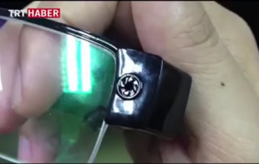 Tailandda tələbələr imtahan zamanı xüsusi eynəklə sualları müəllimlərə göndəriblər