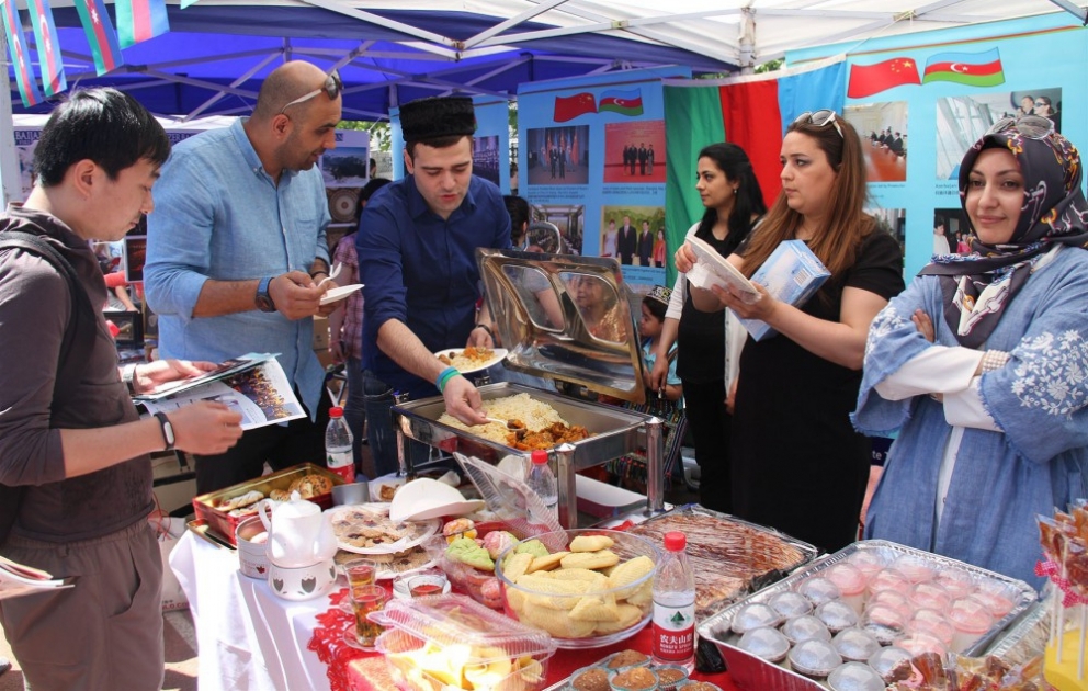 Çində yaşayan azərbaycanlılar beynəlxalq mədəniyyət festivalında ölkəmizi təmsil ediblər