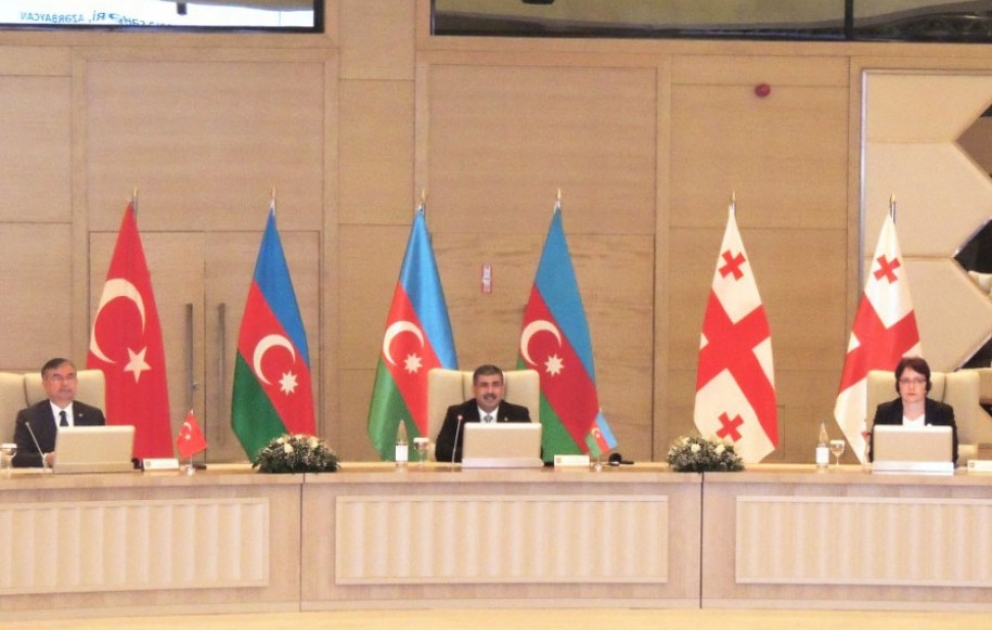 Azərbaycan, Türkiyə və Gürcüstanın müdafiə nazirlərinin üçtərəfli görüşü keçirilib