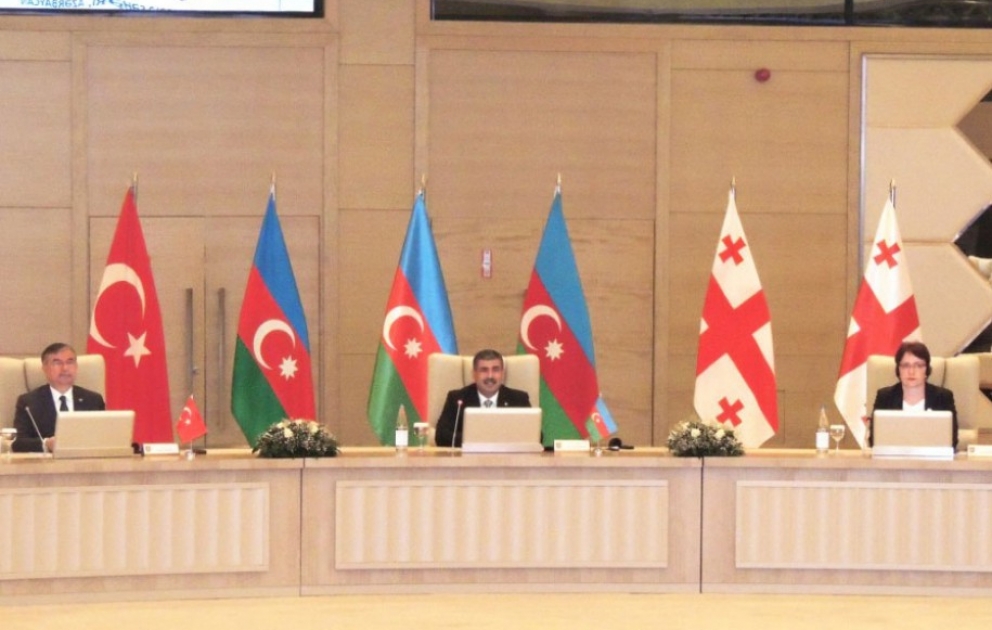 Pressekonferenz der Verteidigungsminister von Aserbaidschan, Georgien und der Türkei in Gabala