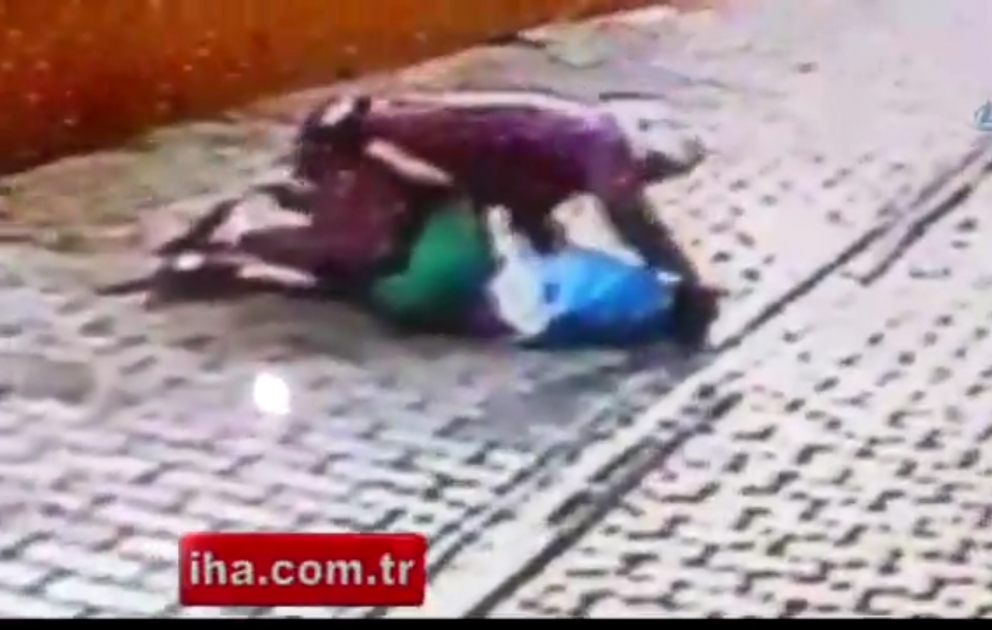 Uşağı vəhşicəsinə döydü