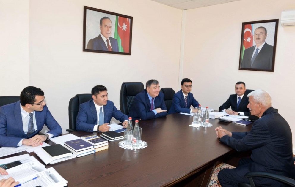 Vergilər naziri Yardımlıda vətəndaşlarla görüşüb