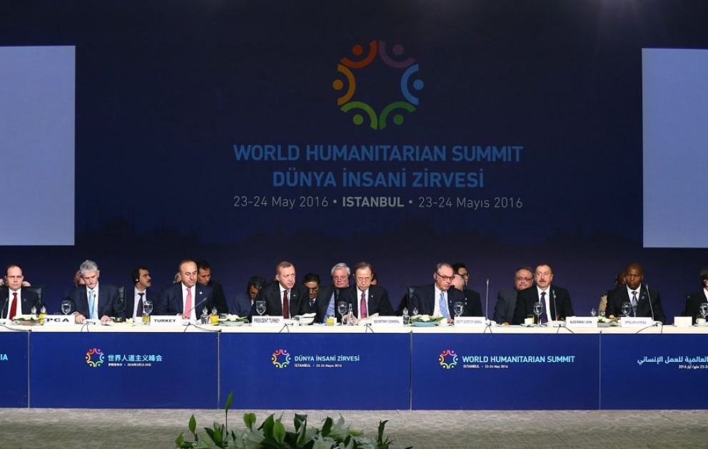Präsident Ilham Aliyev nimmt am Weltgipfel für Humanitäre Hilfe teil