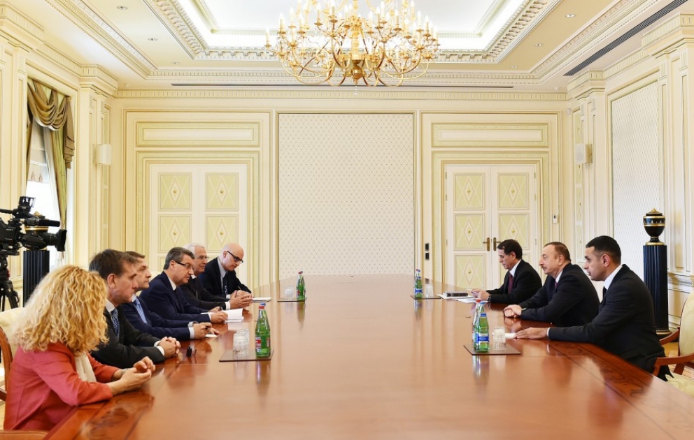 Entretien du président Ilham Aliyev avec une délégation dirigée par le sénateur italien Vanino Chitti