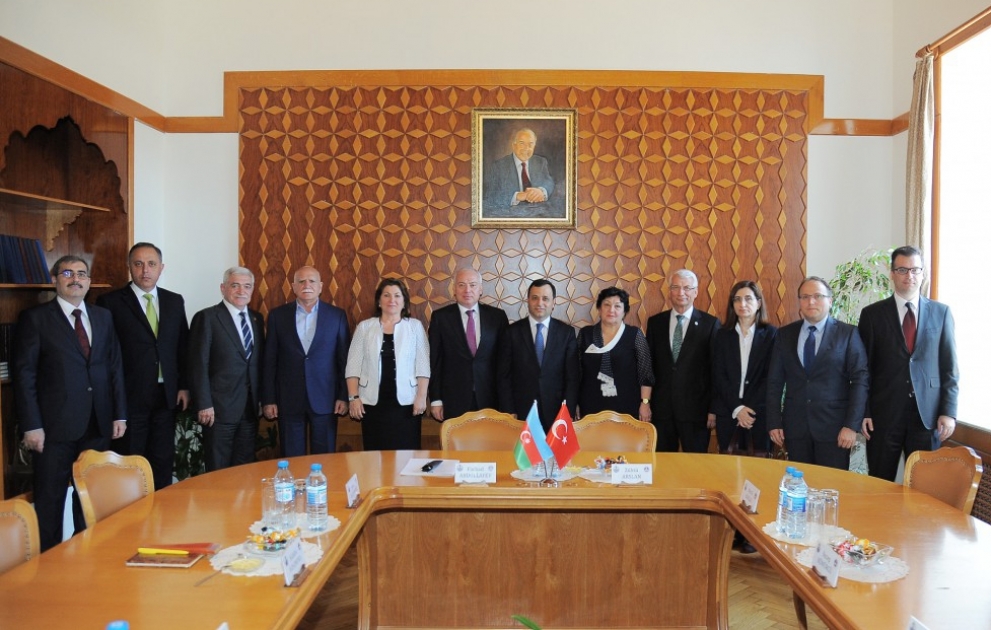 Türkiyə Konstitusiya Məhkəməsinin sədri azərbaycanlı həmkarı ilə görüşüb