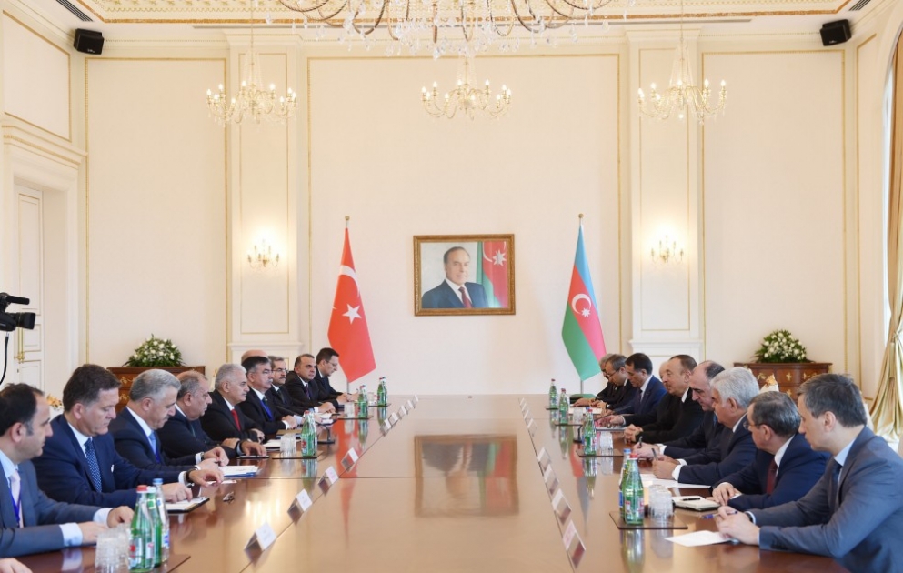 Geniş tərkibdə görüş