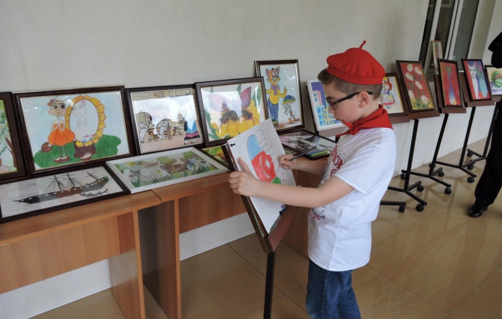 Turizm mövsümünə hazırlıqla əlaqədar Qaxda sənətkarların ilk satış-sərgisi açılıb