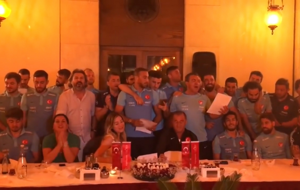 Türkiyə millisinin "AVRO 2016" mahnısı