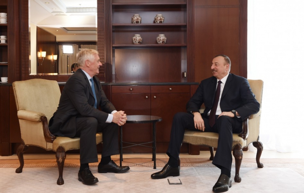 Prezident İlham Əliyevin Berlində Alman-Azərbaycan Forumunun idarə heyətinin sədri ilə görüşü olub