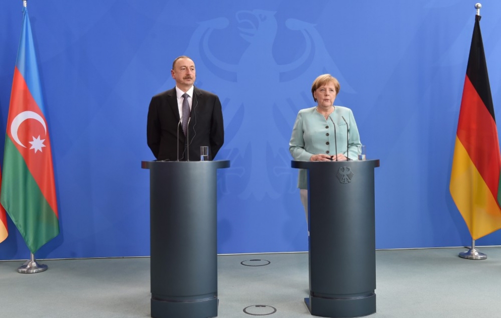 Pressekonferenz von Präsident Ilham Aliyev und der Bundeskanzlerin Merkel