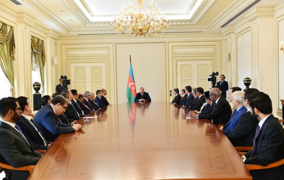 Präsident Ilham Aliyev empfängt Leiter diplomatischer Vertretungen