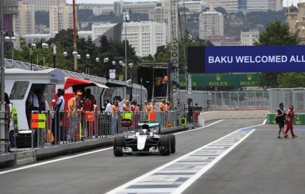 Formula-1 Avropa Qran-prisinin birinci test yürüşündə Luis Hamilton birinci olub