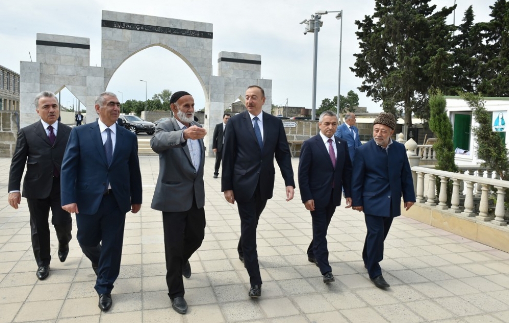 Le président de la République visite la mosquée Rahima Khanoum