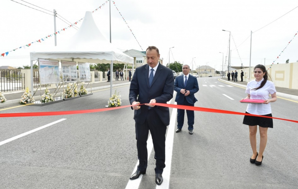 Präsident Ilham Aliyev nimmt an Eröffnung von neu rekonstruierten Straßen in Nardaran teil