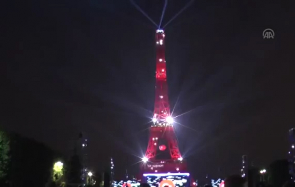La Tour Eiffel s’illumine aux couleurs du drapeau turc pour la troisième fois