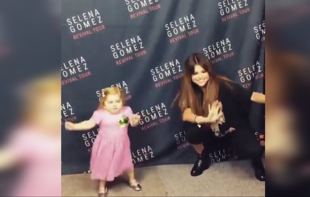 Selena Qomez xəstə uşaq ilə rəqs etdi