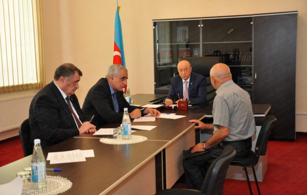 Fövqəladə hallar naziri Gəncədə vətəndaşları qəbul edib