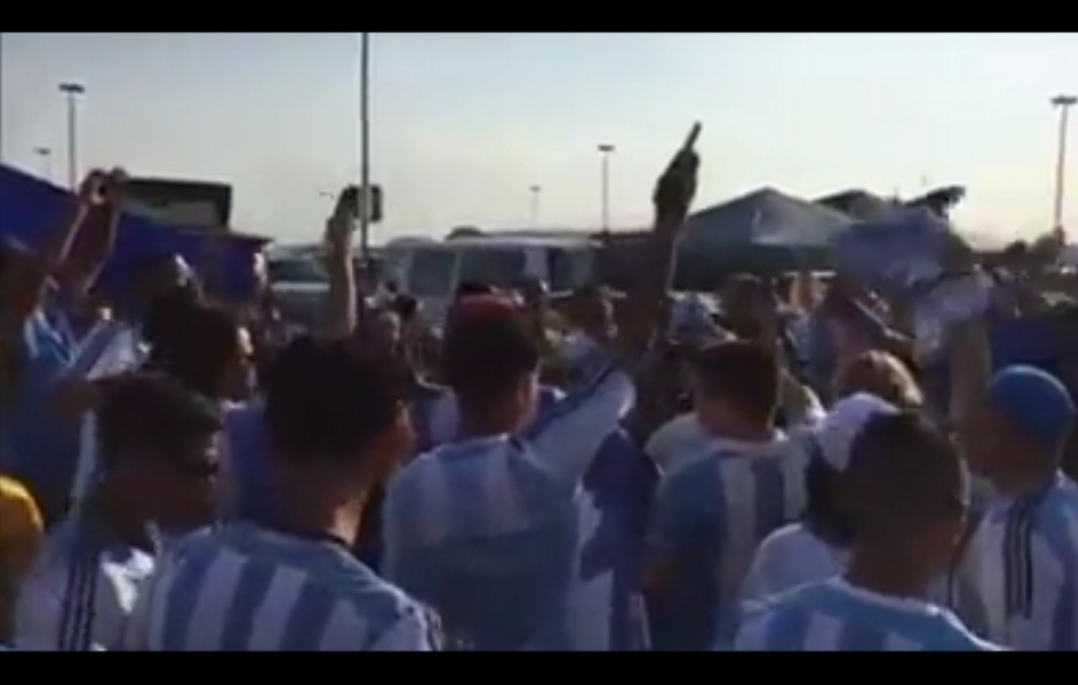 Çili və Argentina azarkeşləri dünənki tarixi matçı belə izlədilər
