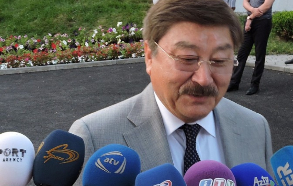 Düsen Kaseinov: Yumor və şirniyyat şəhəri Şəkidə yenidən olmağımızdan çox şadıq