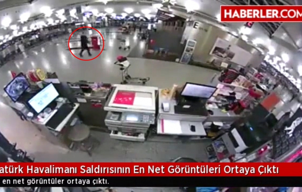 Noch genauere Videos über verheerenden Terroranschlag auf dem Atatürk-Flughafen in Istanbul