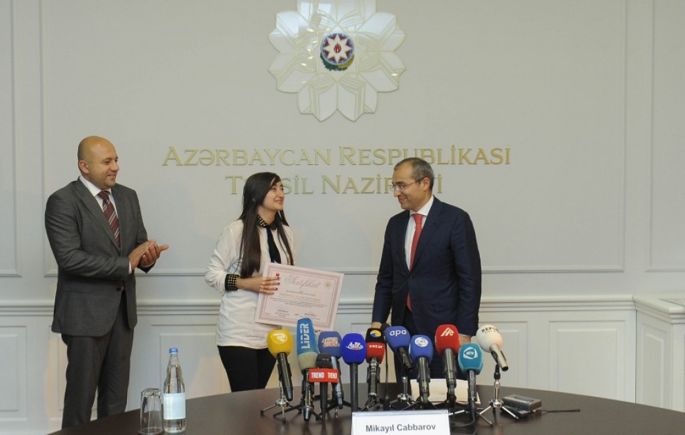 Maarifçi Tələbə Kredit Fondunun ilk kreditləri təqdim olunub