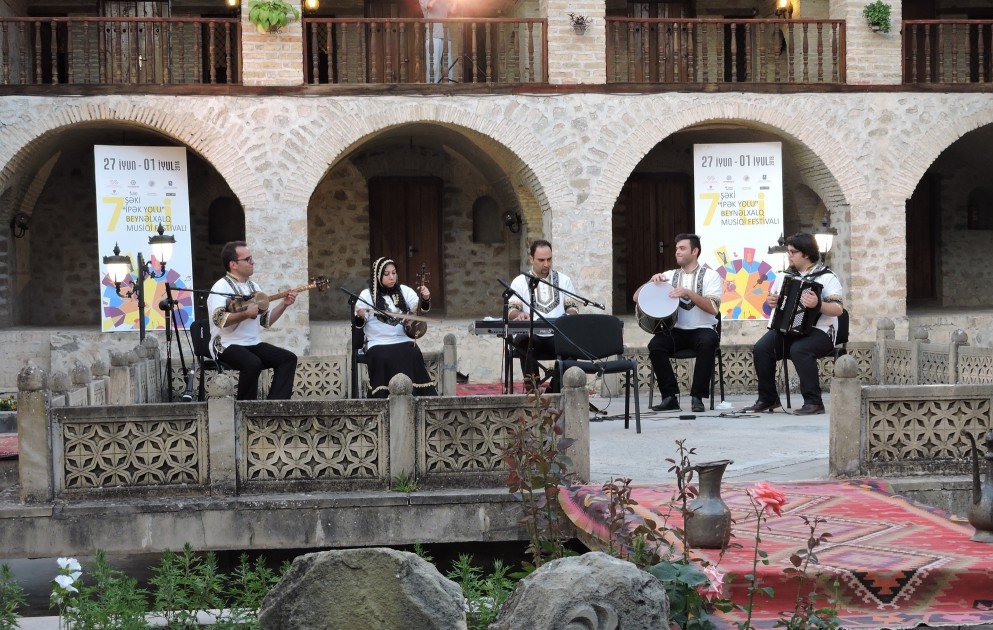 Şəkidə “Təbriz” ansamblının konserti olub