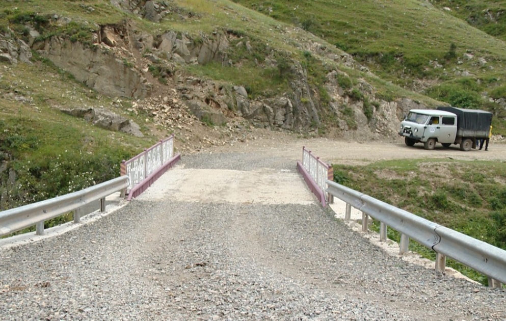 Daşkəsəndə selin təsirindən dağılmış körpü və yol bərpa edilib