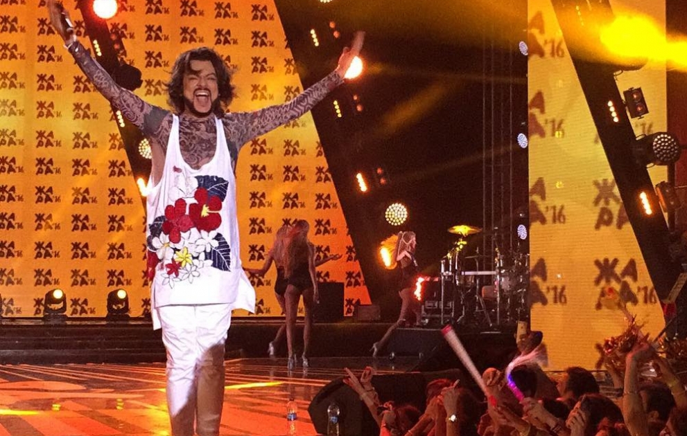 Filip Kirkorov Bakı tamaşaçılarını Azərbaycanca salamladı