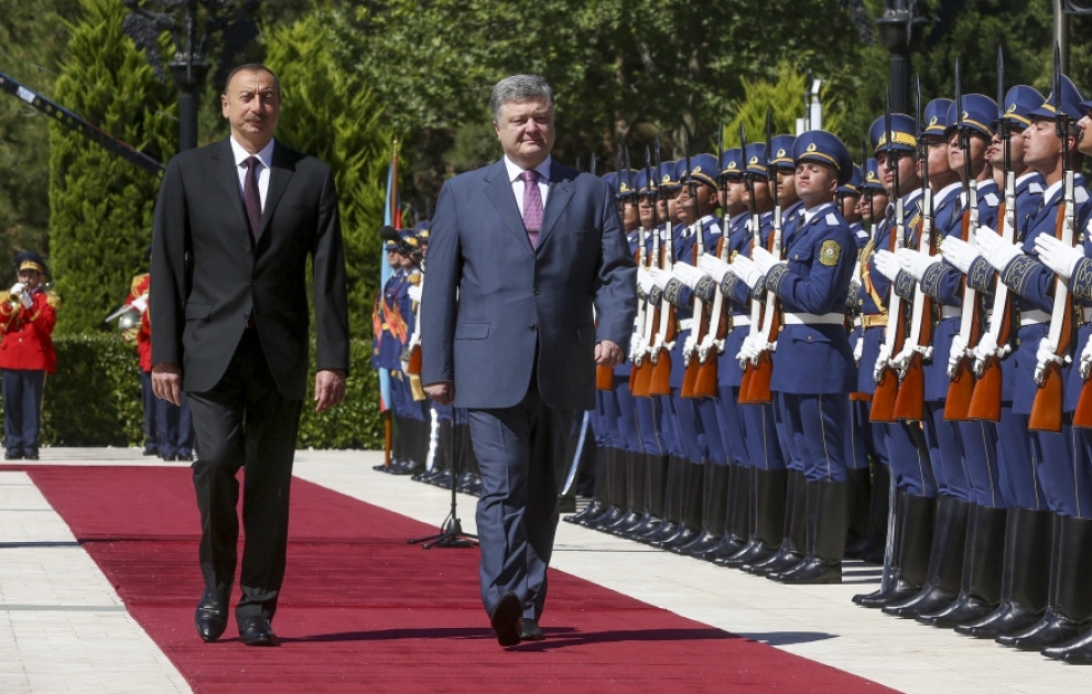 Offizieller Empfang von Präsident der Ukraine Petro Poroschenko in Baku