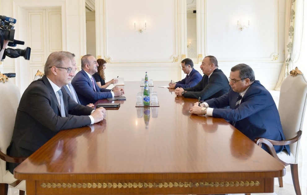 Le président Ilham Aliyev a reçu le ministre turc des Affaires étrangères