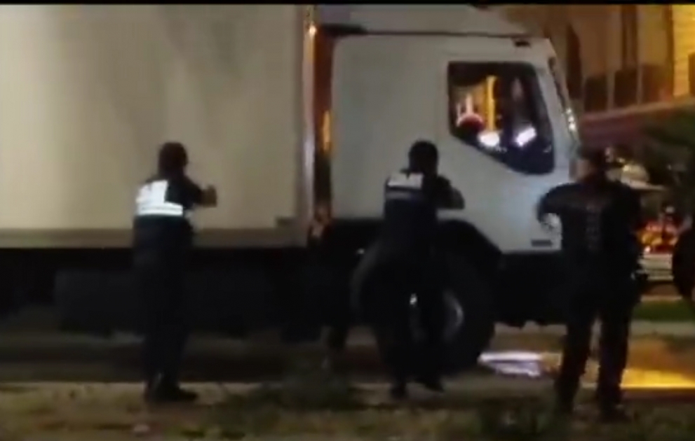 Les images qui montrent comment la police a stoppé le tueur au camion