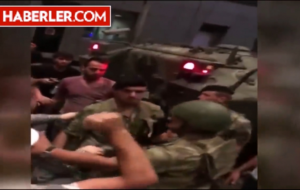 Sosial medianı silkələyən  GÖRÜNTÜLƏR
Xalqına silah çəkməkdən imtina edən türk əsgərləri