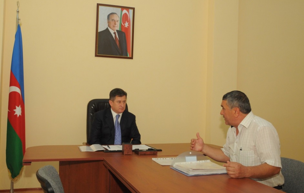 Əmlak Məsələləri Dövlət Komitəsinin sədri Oğuzda vətəndaşları qəbul edib