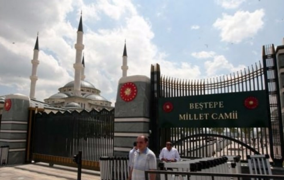 Türkiyə prezidenti Rəcəb Tayyib Ərdoğan sübh azanı oxudu