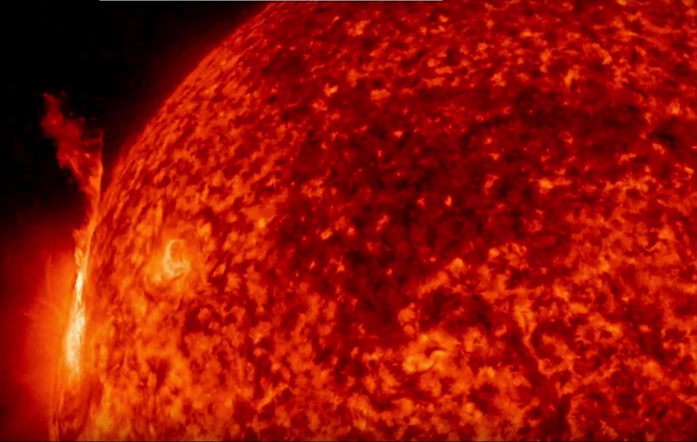 НАСА: Уникальное видео взрыва на Солнце, снятое зондом SDO