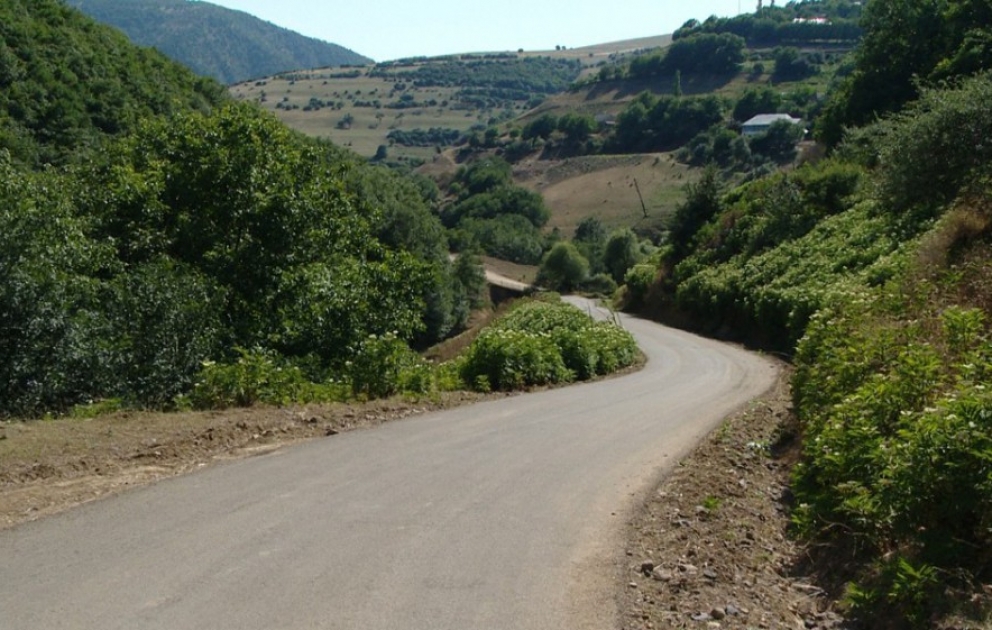 Yardımlıda iki kəndə gedən avtomobil yolu təmir edilib