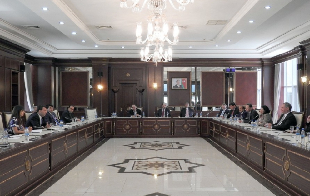 Britische Parlamentsdelegation besucht Milli Mejlis