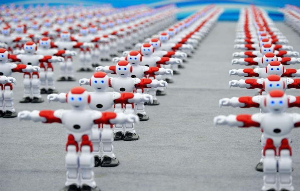 Çində robotların kütləvi rəqsi ilə rekorda imza atıldı