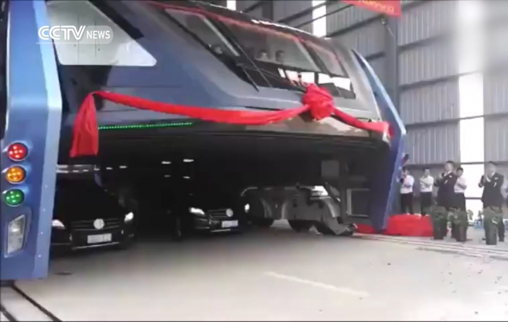Çində gələcəyin avtobusu sınaqdan keçirilib