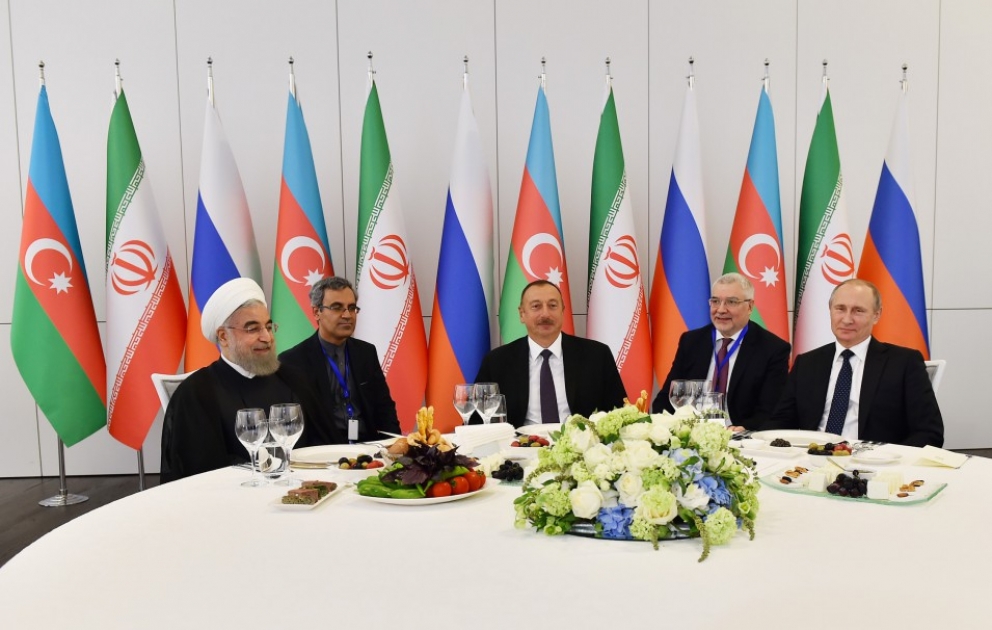 En l’honneur des présidents iranien et russe